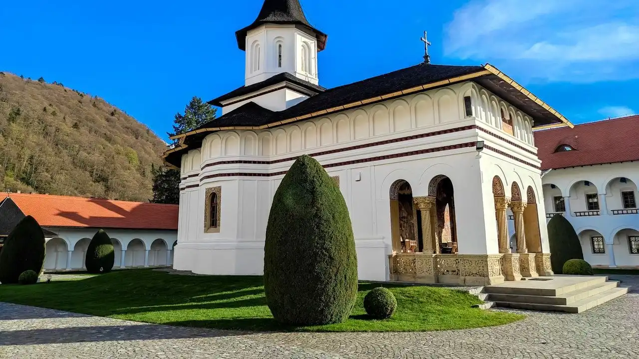 Essential Romanian Slang Words For Daily Conversations
